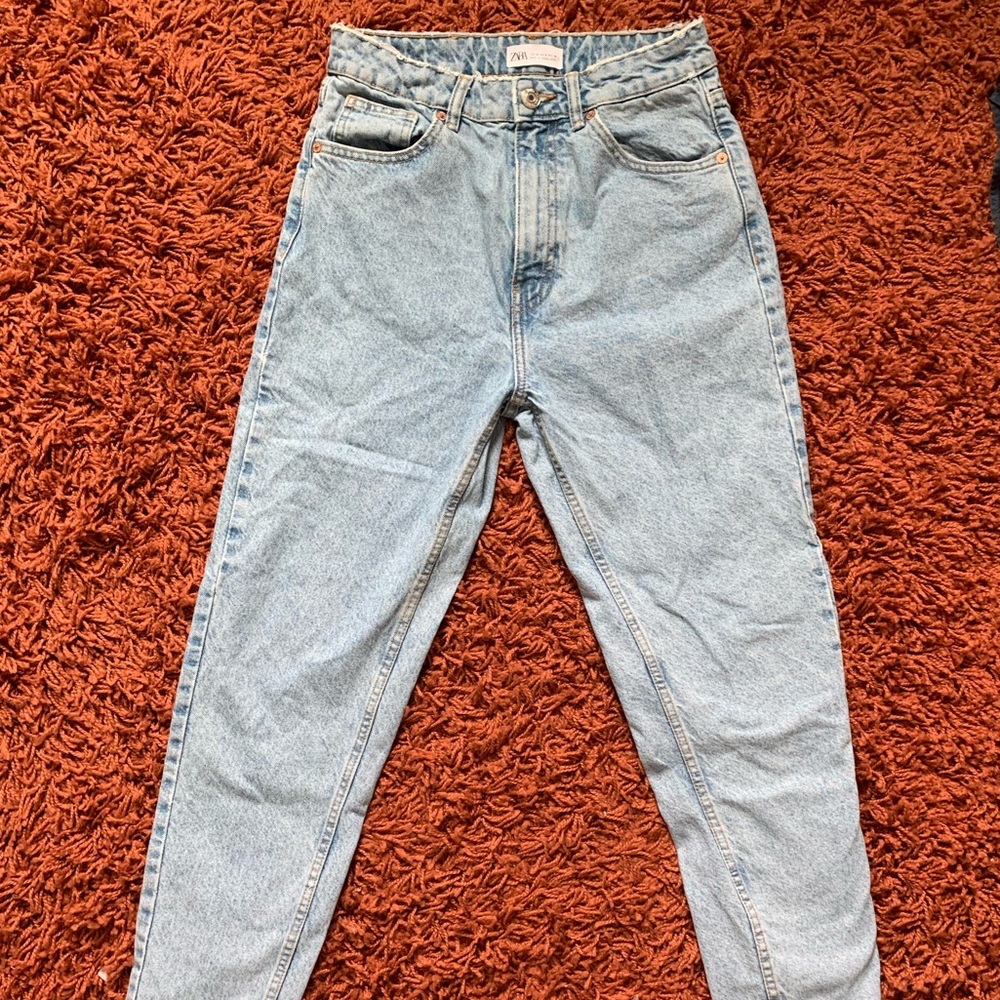 Zara Classic Mom Fit Jeans - US 6/EUR 38.